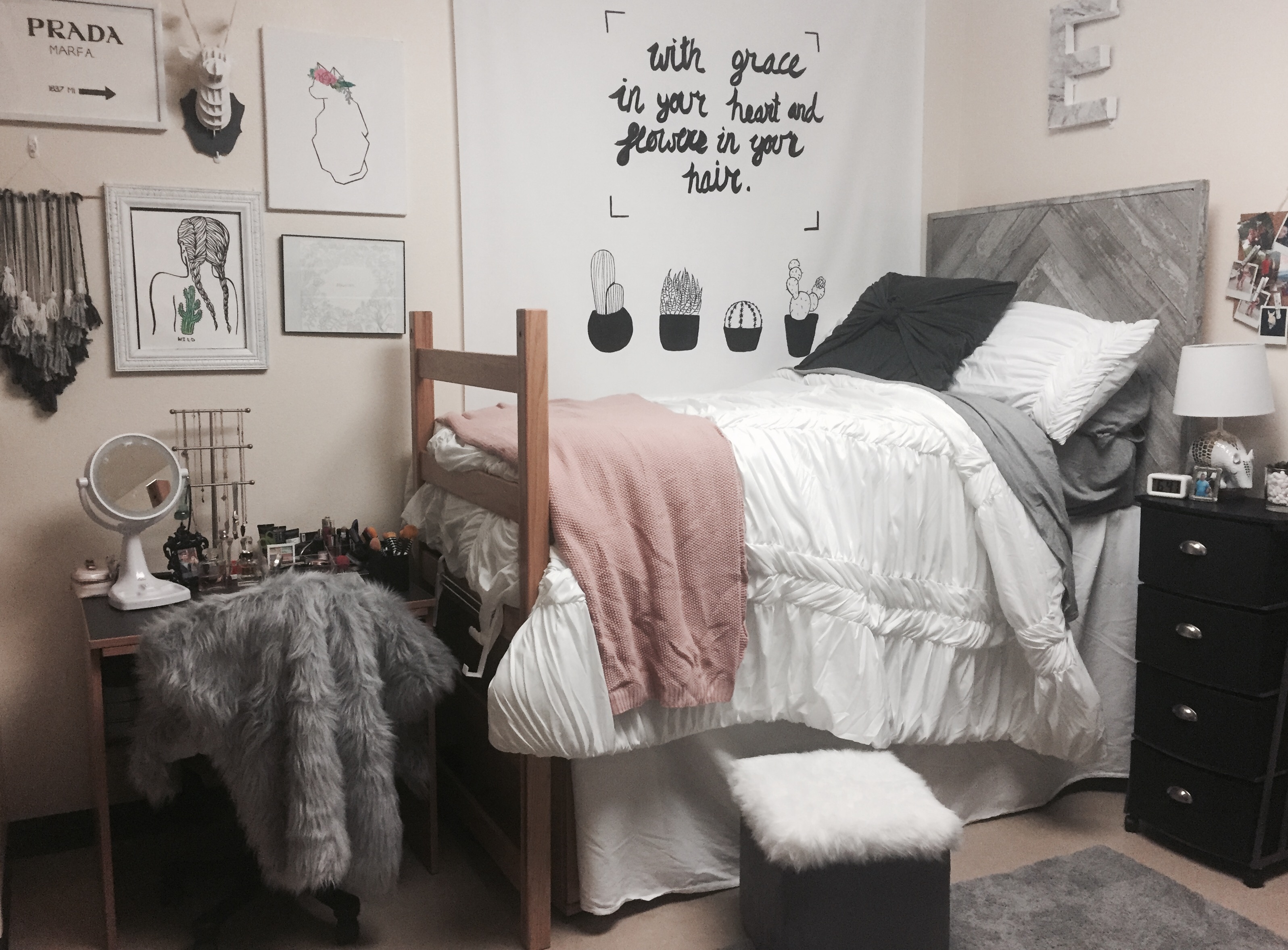 Creative Dorm Room Ideas to Make Your Space More Cozy | Senior Portrait